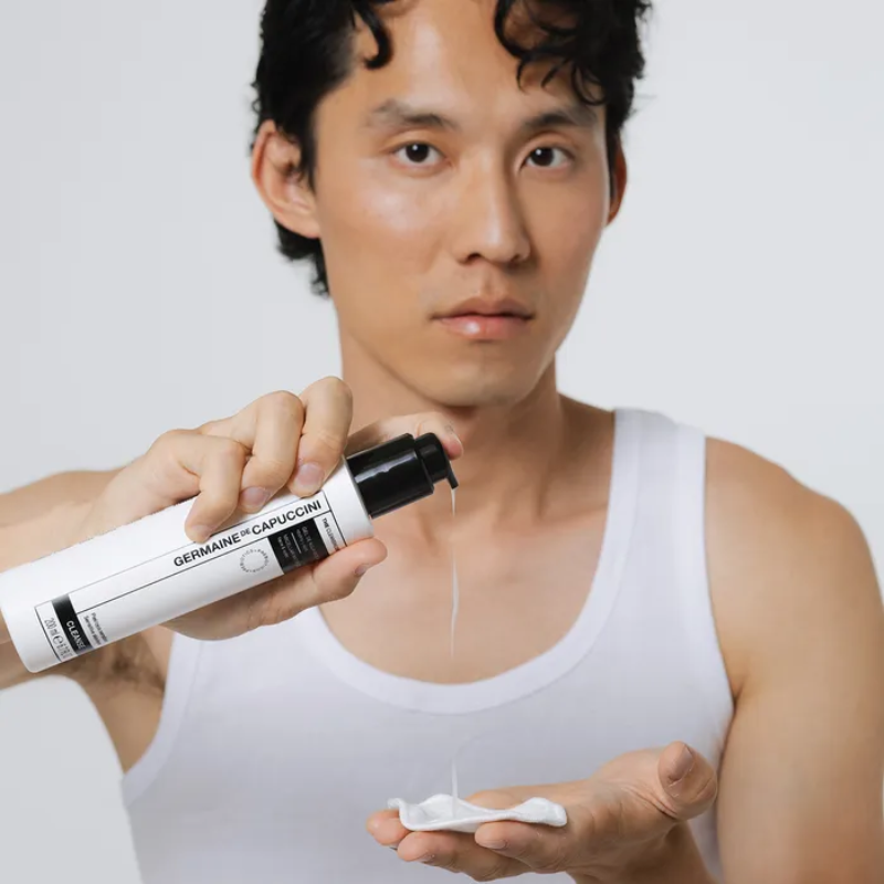 aplicación-germaine-de-capuccini-the-cleansing-expert-gel-de-agua-micelar-rostro-ojos