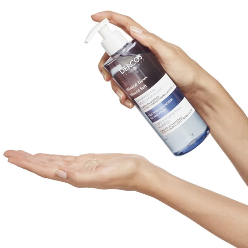 aplicacion-vichy-dercos-champu-mineral-suave-y-fortificante